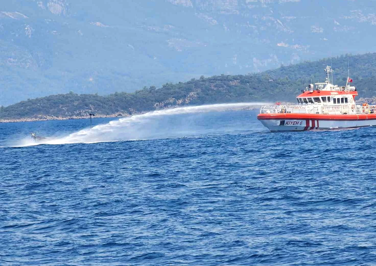 Marmaris'te Yelkenli Tekne Yangını: Alevler Tekneyi Kullanılamaz Hale Getirdi