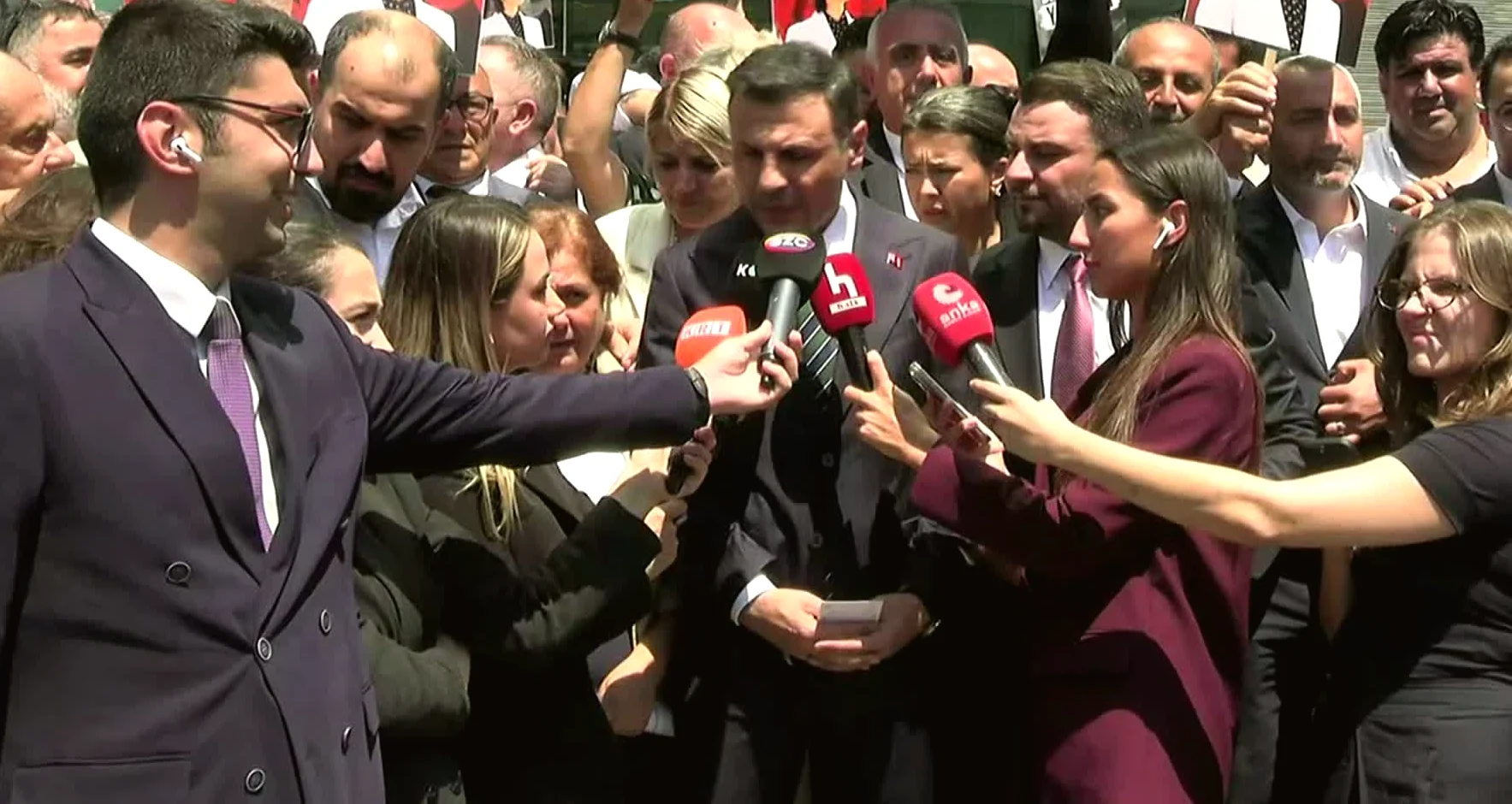 Üsküdar'da Başkanvekilliği Seçimi: Sibel Tan Çetinkaya Koltuğa Oturdu, Özgür Çelik'ten Sert Açıklamalar
