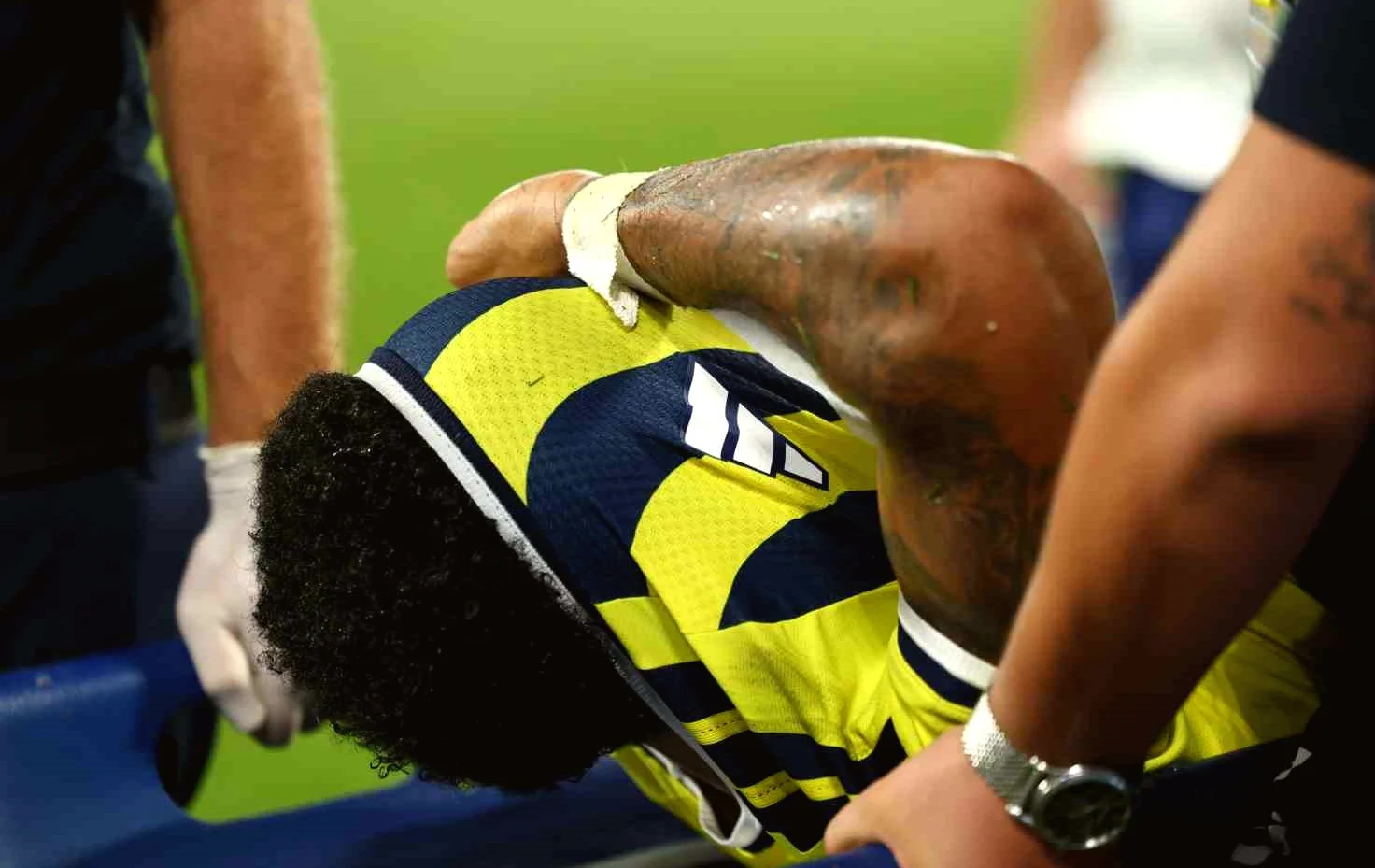 Fenerbahçe'de Jayden Oosterwolde Sakatlandı, Maçta Devam Edemedi