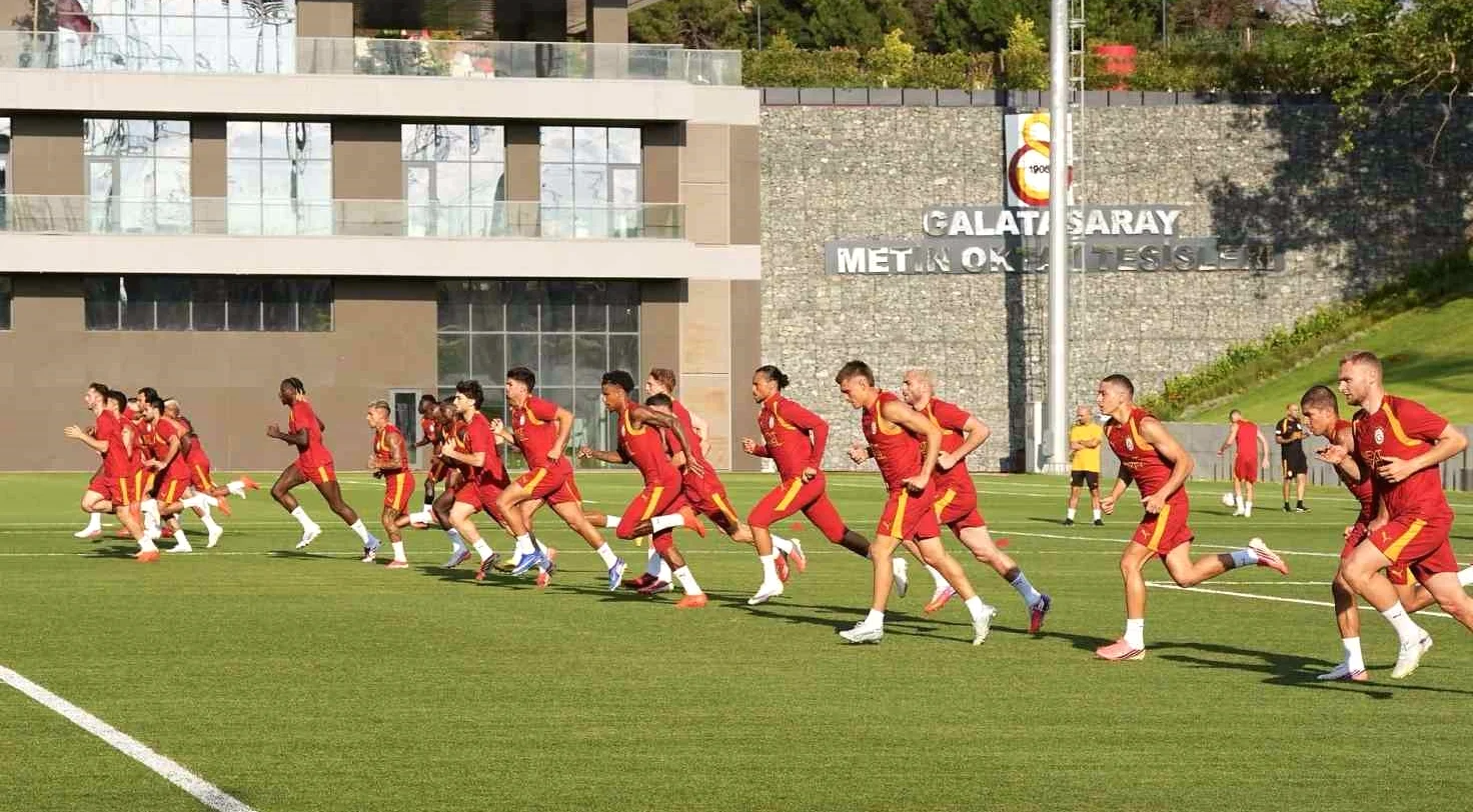 Galatasaray, Yeni Sezon İçin Antrenmanlarını Sıkı Şekilde Devam Ettiriyor