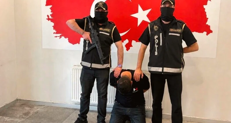 Azerbaycan'da Yakalanan Suç Örgütü Şüphelisi Türkiye'ye Teslim Edildi
